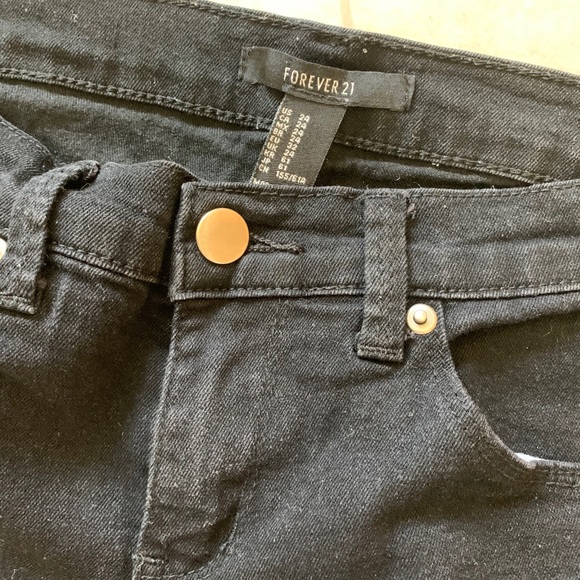 Forever 21 black skinny jeans 👖🖤 - Picture 3 of 3